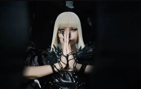 Lisa Blackpink Rilis Single Hip-hop Terbaru "SaWaDiKa"