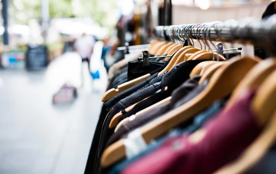 Fenomena Thrifting : Solusi Hemat Gen Z atau FOMO Berkedok Gaya?