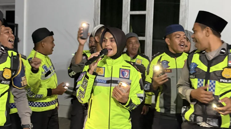Satlantas Polres Halteng Meriahkan Ramadan dengan Gendang Sahur Keliling
