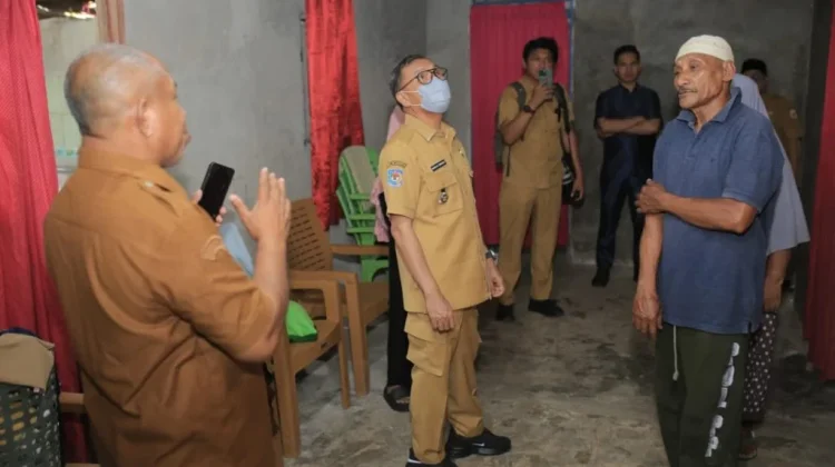 Bupati Halteng Blusukan Penerima RLH di Weda