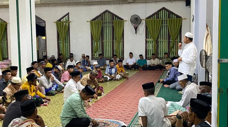 Bupati Haltim Ajak Warga Lawan Sampah saat Ramadan