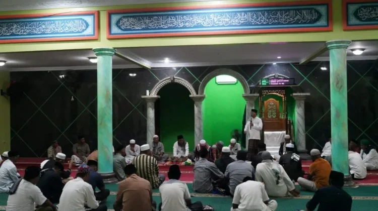 Sekda Halteng Silaturahmi dengan Masyarakat dalam Safari Ramadan