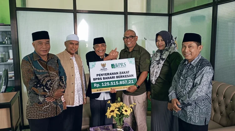 BPRS Bahari Berkesan Serahkan Zakat Perusahaan Rp125,5 Juta