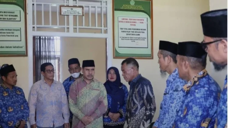 Amar Manaf Tinjau Lahan Pembangunan KUA Tobelo Utara