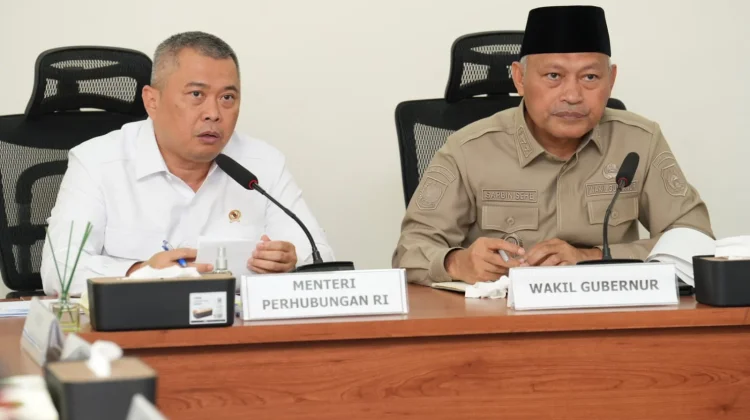 Menhub Siap Kembangkan Tol Laut dan Akses Udara Sofifi