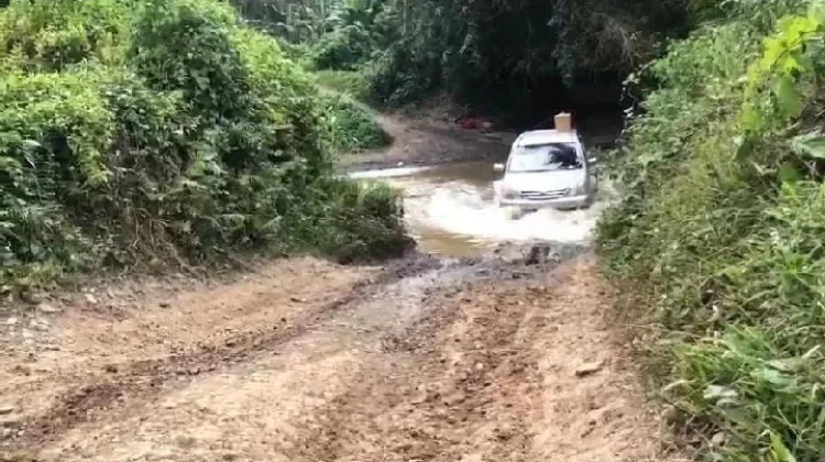 Jalan Rusak Bibinoi-Wayatim, Pemprov Malut Dikecam