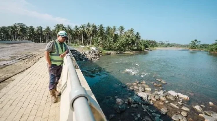 Harita Nickel Bangun Jembatan Akelamo Pulau Obi