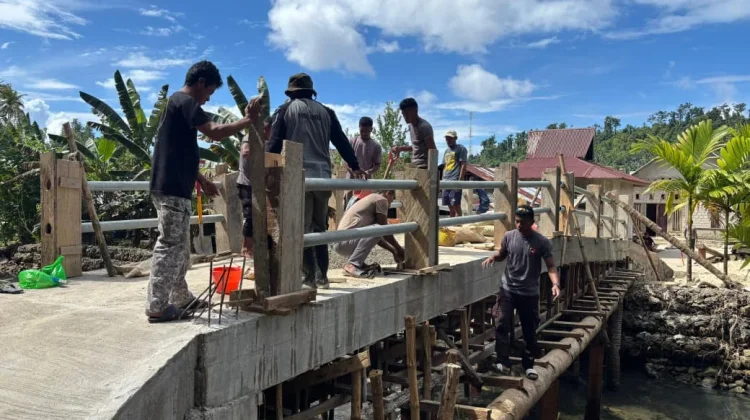 Jembatan Merah Putih dari Brimob, Buka Harapan Kemanusiaan Masyarakat Salube