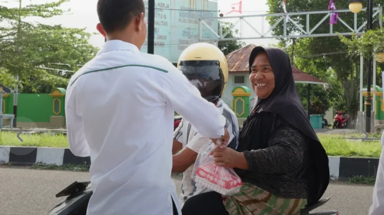 ASN Kanwil Kemenag Malut Tebar Kebaikan Melalui Takjil
