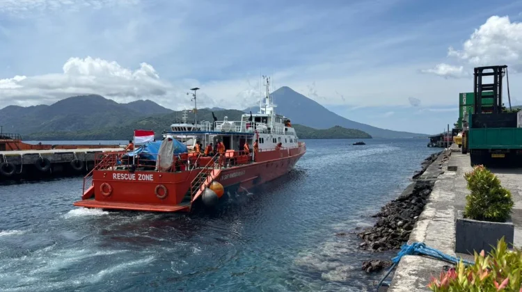 Mati Mesin, Tujuh Penumpang Kapal Selamat