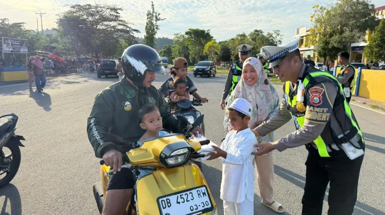 Satlantas Halteng Berbagi Takjil Bersama PAUD IT Wahdah Islamiyah