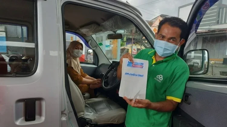 Pertamina Bagikan Takjil Gratis di Sejumlah SPBU Maluku Utara