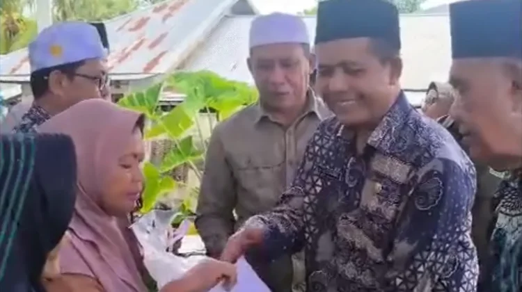 Kemenag Halbar Bersama Baznas Salurkan 100 Paket Sembako