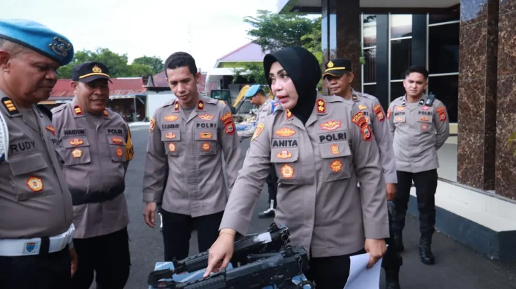 Kapolres Ternate Periksa Senjata Api Dinas Sesuai Prosedur