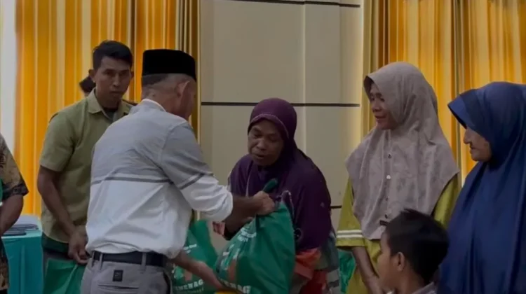 Kemenag Maut Salurkan Bantuan 1.165 Paket Sembako