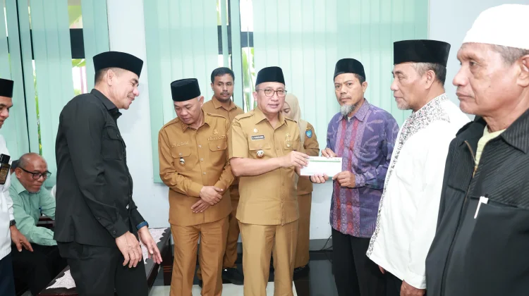 Pemkot Ternate Salurkan Insentif Imam dan Pengasuh TPQ