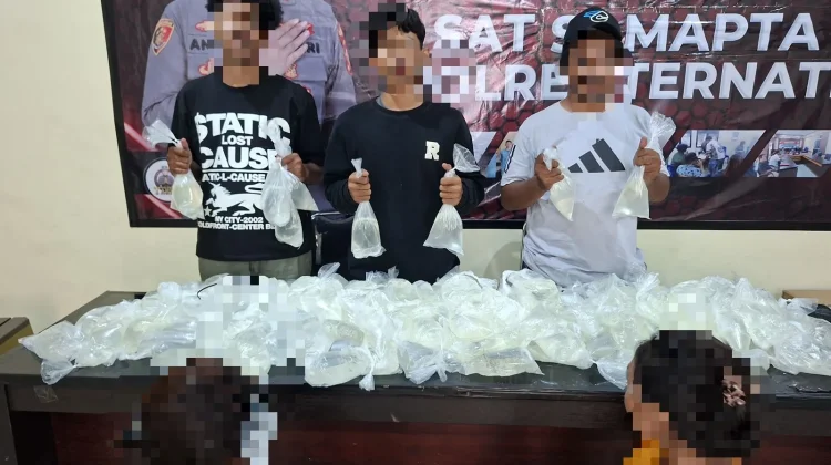 Petugas Gabungan Amankan Puluhan Miras Ilegal di Dufa-Dufa