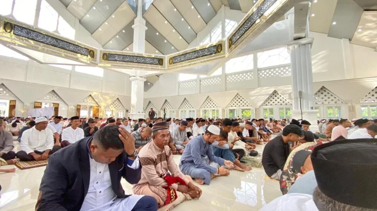 Salat Idulfitri Berlangsung Khidmat di Masjid Agung Al-Khairaat Bacan