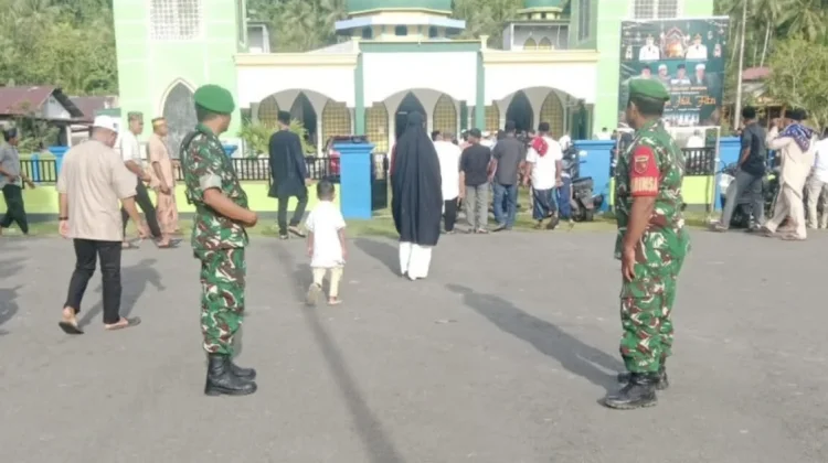 Sinergi TNI-Polri Amankan Sholat Idul Fitri di Wilayah Tobelo