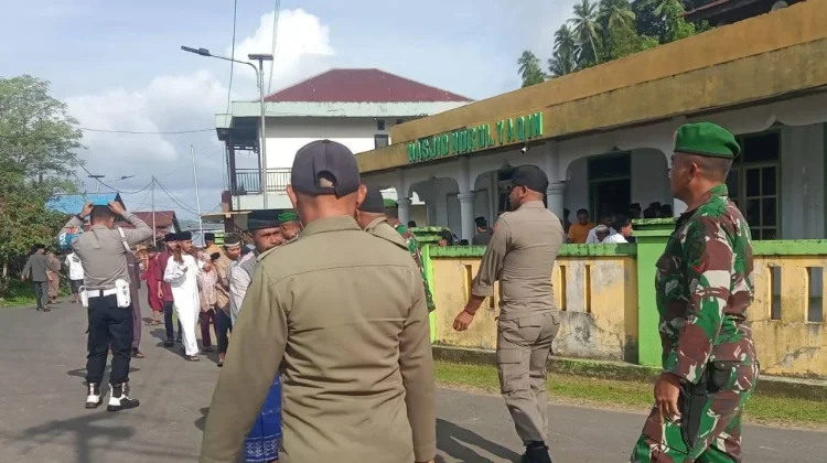 Babinsa Koramil 1501-06/Loloda Jaga Keamanan Sholat Idul Fitri