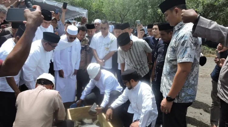 Wakasad Lakukan Peletakan Batu Pertama Pembangunan Mesjid Aisyah Al Ilyas