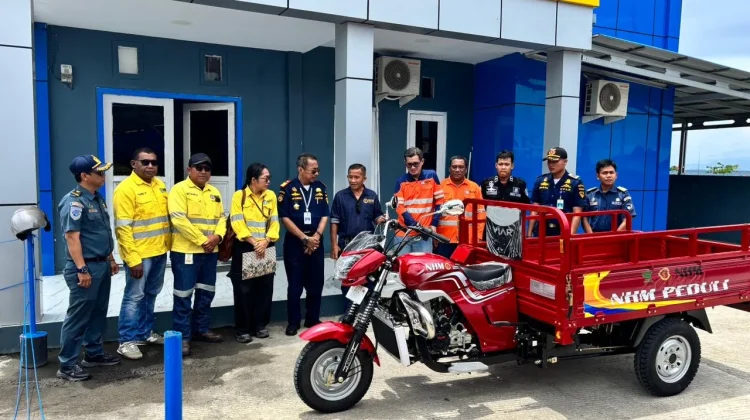 NHM Bantu Kendaraan Roda Tiga di Pelabuhan Sofifi