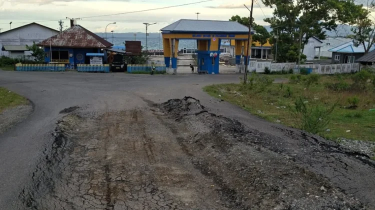 Proyek Jalan Subaim Disorot, Baru Setahun Lebih Sudah Rusak
