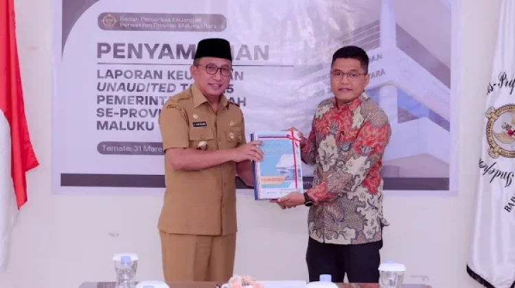 Wali Kota Ternate Serahkan LKPD 2025, OPD Diminta Responsif