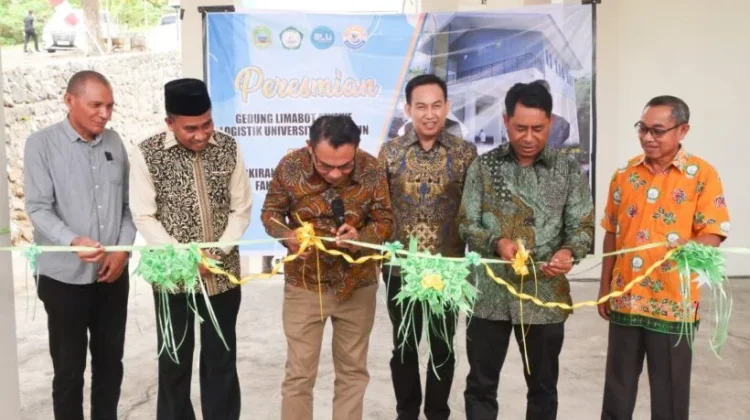 Bupati Haltim Resmikan Gedung Logistik Unkhair di Ternate