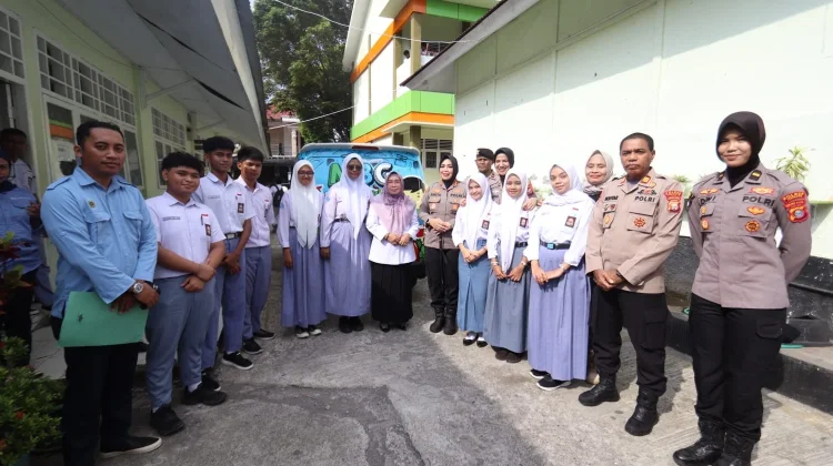 Kapolres Buka Pilihan Menu MBG di SMA 10 Ternate