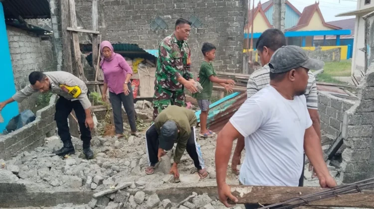 Gerak Cepat Babinsa Koramil 1501-01/Kota Ternate Bantu Warga Terdampak Bencana
