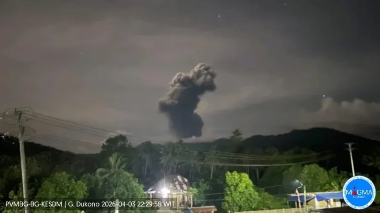 Aktivitas Vulkanik Gunung Dukono Meningkat hingga 4.000 Meter