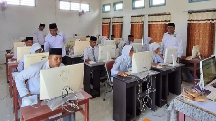 Kemenag Haltim Monitoring Pelaksanaan UMBK di Sejumlah Madrasah Aliyah