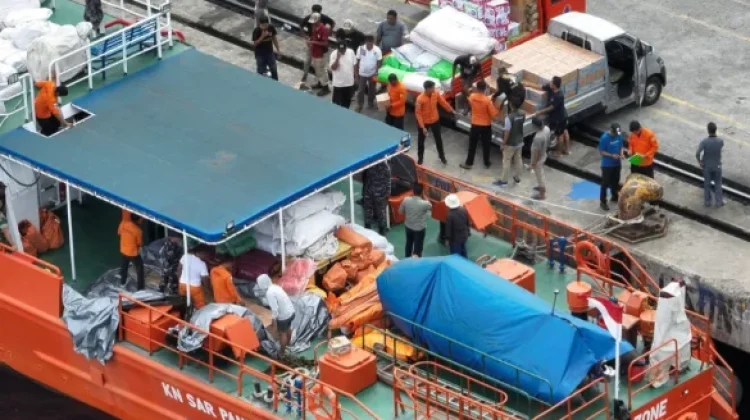 Droping Bantuan Logistik Korban Gempa Pulau Batang Dua