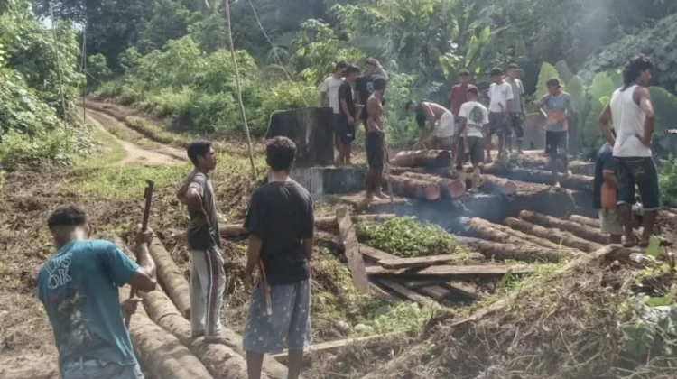 Warga Bantu Pembangunan Jembatan Garuda di Kao Barat