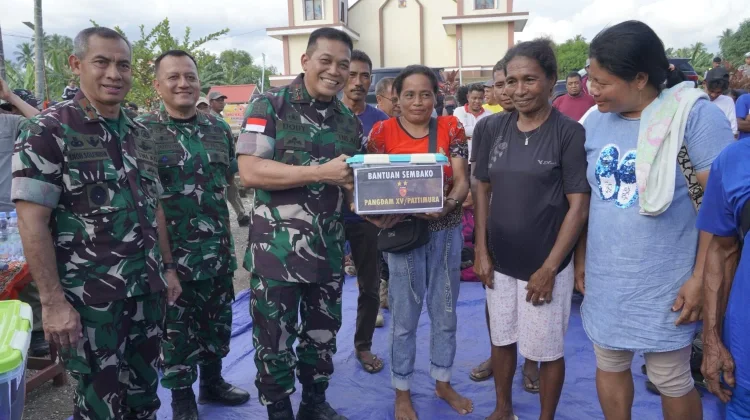 Pasca Konflik Patani Barat, Pangdam Pattimura Salurkan Bantuan Kepada Masyarakat
