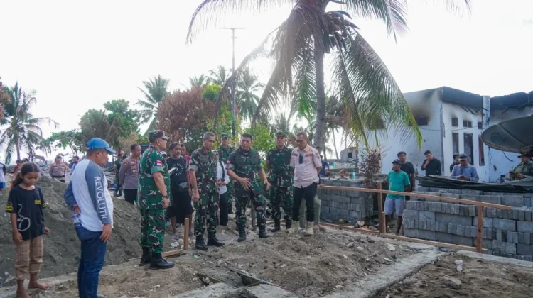 Pangdam XV/Pattimura Tinjau Pembangunan Rumah Warga Terdampak Konflik