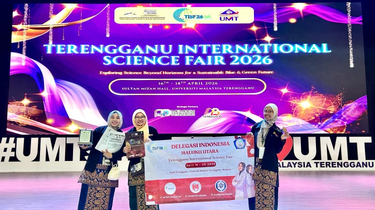 Kulit Pisang Antar Siswi SMAN-2 Haltim Raih Emas di Malaysia