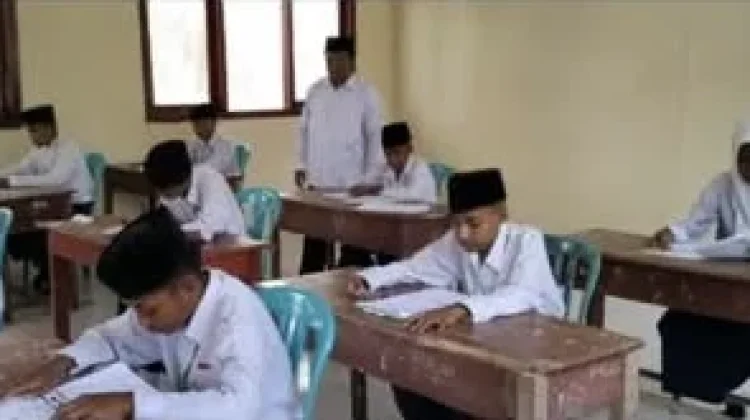 Kakan Kemenag Halbar Pantau Asesmen Madrasah Tingkat MTS