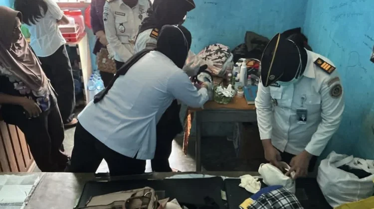 Lapas Tobelo Bersama Tni/Polri Laksanakan Pengeledahan Blok Hunian WBP