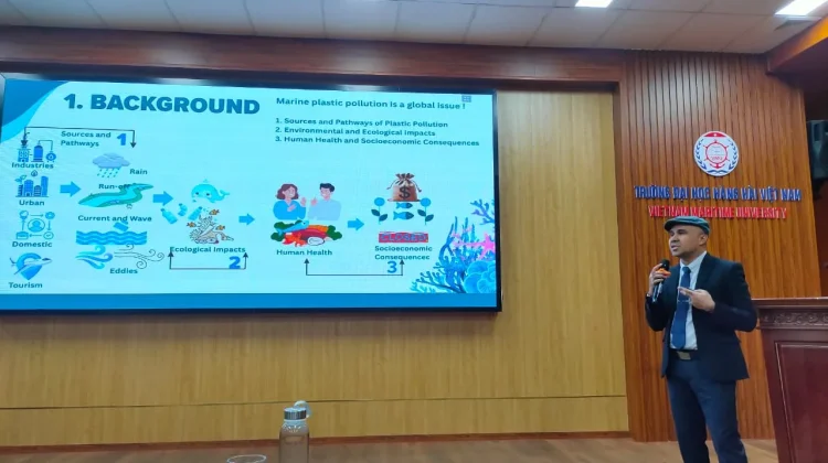 Akademisi Unkhair Mengikuti Konfrensi Internasional Kelautan di Vietnam