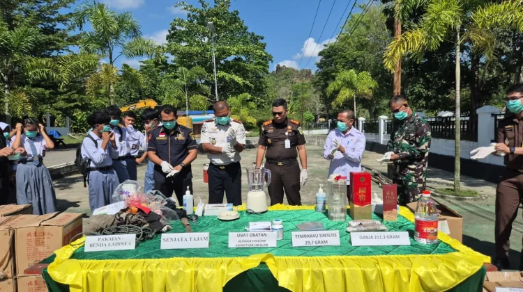 Kejari Halteng Musnahkan Barang Bukti Inkrah Libatkan Pelajar