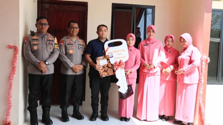 Kapolda Maluku Utara Resmikan 12 Rumah Dinas Personel