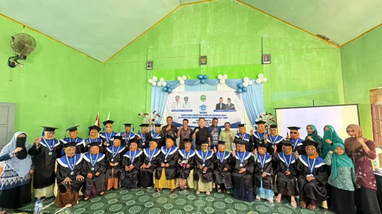 Sekda Haltim Hadiri Wisuda Lansia, Selantang Cetak Lansia SMART