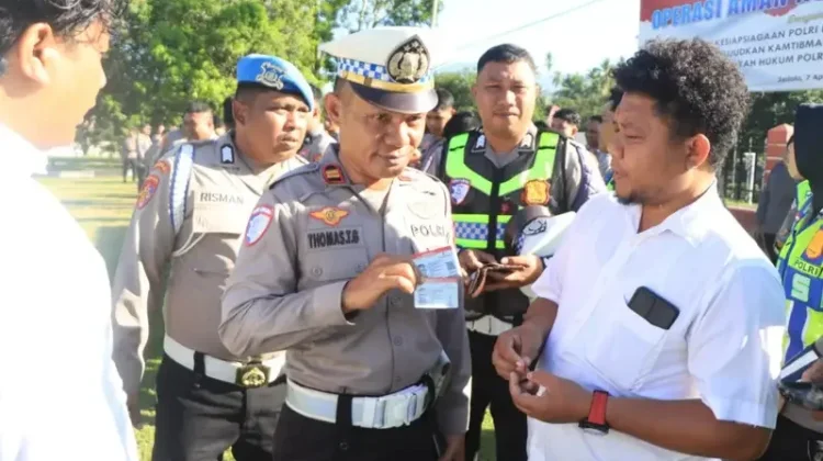 Gaktibplin Polres Halbar Periksa Ponsel Antisipasi Judi Online