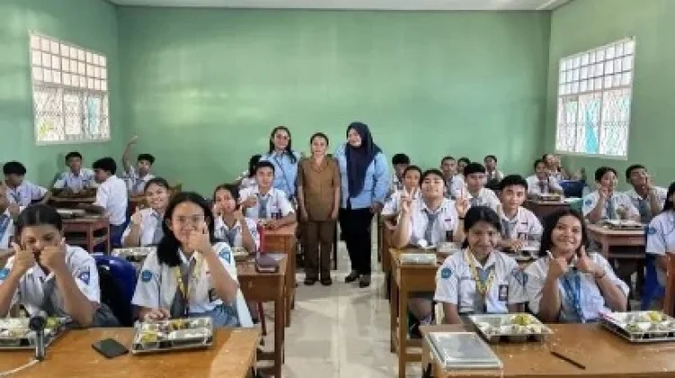 Perdana, SPPG Polres Halut Salurkan Makanan Bergizi Pelajar