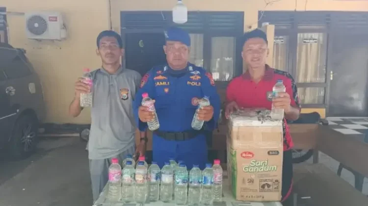Polisi Razia Puluhan Botol Miras di Pelabuhan Sanana