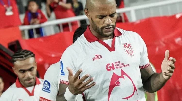 David Da Silva Tajam, Yakob Sayuri Konsisten
