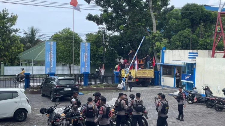 LMND Ternate Aksi Soroti Buruh Pendidikan dan Tambang
