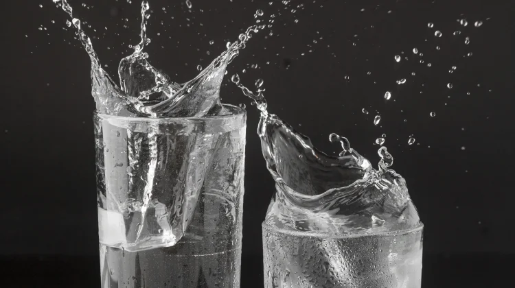 Benarkah Minum Air Es Membuat Badan Gemuk? Simak Penjelasannya